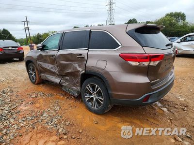 Drugie zdjęcie samochodu z przodu: 2018 TOYOTA HIGHLANDER LE VIN:5TDZZRFH6JS261436 - miniatura
