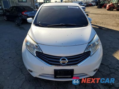 Piąte zdjęcie samochodu w środku: 2016 NISSAN VERSA NOTE SV VIN:3N1CE2CP0GL399141 - miniatura