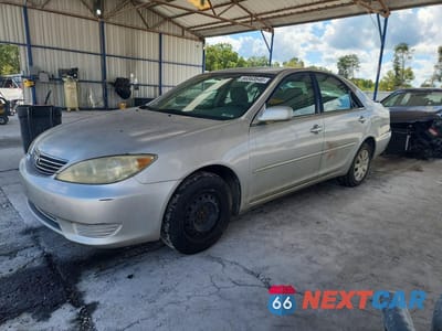 2006 TOYOTA CAMRY LE 4T1BE32KX6U696258 - główne zdjęcie licytacji z USA - miniatura
