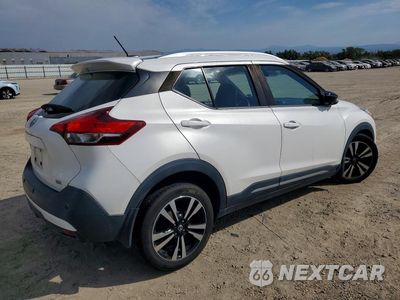 Trzecie zdjęcie samochodu z tyłu: 2020 NISSAN KICKS SR VIN:3N1CP5DV7LL521397 - miniatura