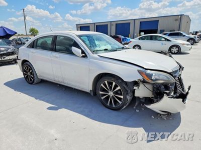 Czwarte zdjęcie samochodu z boku: 2013 CHRYSLER 200 TOURING VIN:1C3CCBBG2DN744299 - miniatura
