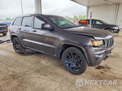 Czwarte zdjęcie samochodu z boku: 2019 JEEP GRAND CHEROKEE LAREDO VIN:1C4RJFAG3KC825888 - miniatura