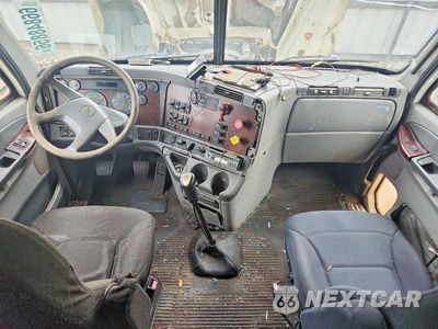 Zdjęcie 8 z 14 samochodu: 2006 FREIGHTLINER CST120 SEMI TRUCK VIN:1FUJBBCK86LU40264 - miniatura