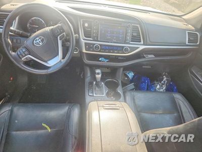 Zdjęcie 8 z 13 samochodu: 2015 TOYOTA HIGHLANDER LIMITED PLATINUM VIN:5TDDKRFH9FS083351 - miniatura