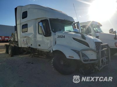 Czwarte zdjęcie samochodu z boku: 2024 VOLVO VN VNL VIN:4V4NC9EJXRN624587 - miniatura