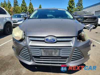 Piąte zdjęcie samochodu w środku: 2014 FORD FOCUS SE VIN:1FADP3F23EL341623 - miniatura