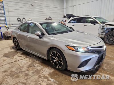 Czwarte zdjęcie samochodu z boku: 2018 TOYOTA CAMRY SE VIN:4T1B11HK3JU071975 - miniatura