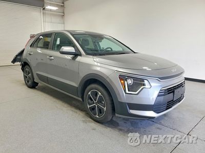 Czwarte zdjęcie samochodu z boku: 2026 KIA NIRO LX VIN:KNDCP3LE9T5363907 - miniatura