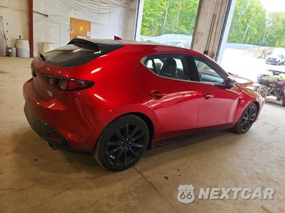 Trzecie zdjęcie samochodu z tyłu: 2021 MAZDA 3 VIN:JM1BPBJY8M1335351 - miniatura
