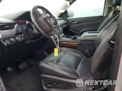 Zdjęcie 7 z 14 samochodu: 2019 CHEVROLET SUBURBAN K1500 LT VIN:1GNSKHKC3KR228511 - miniatura