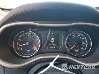 Zdjęcie 9 z 12 samochodu: 2015 JEEP CHEROKEE LATITUDE VIN:1C4PJMCS3FW777052 - miniatura