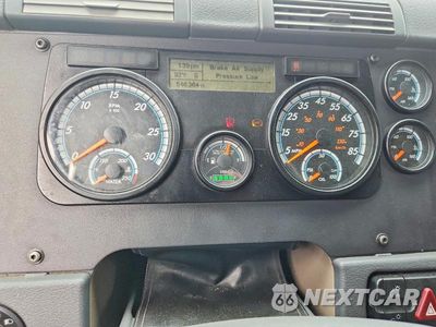 Zdjęcie 9 z 14 samochodu: 2019 FREIGHTLINER CASCADIA 125 SEMI TRUCK VIN:3AKJGLDR7KSKN8363 - miniatura