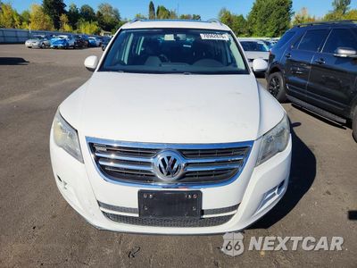 Piąte zdjęcie samochodu w środku: 2011 VOLKSWAGEN TIGUAN S VIN:WVGBV7AX1BW518788 - miniatura
