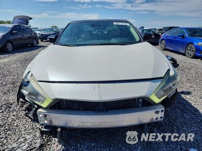 Piąte zdjęcie samochodu w środku: 2016 NISSAN MAXIMA PLATINUM VIN:1N4AA6AP2GC438601 - miniatura