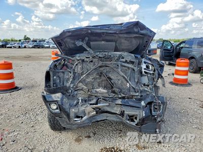 Piąte zdjęcie samochodu w środku: 2019 GMC SIERRA K2500 DENALI VIN:1GT12SEY6KF128011 - miniatura