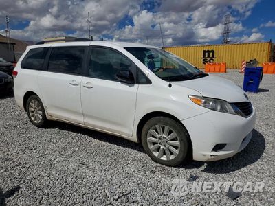 Czwarte zdjęcie samochodu z boku: 2013 TOYOTA SIENNA LE VIN:5TDJK3DC7DS069792 - miniatura