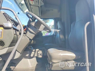 Zdjęcie 7 z 14 samochodu: 2022 VOLVO VNL SEMI TRUCK VIN:4V4NC9EHXNN312597 - miniatura