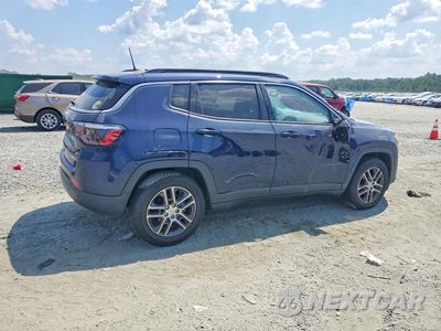 Trzecie zdjęcie samochodu z tyłu: 2020 JEEP COMPASS LATITUDE VIN:3C4NJCBB2LT257736 - miniatura