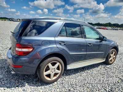 Trzecie zdjęcie samochodu z tyłu: 2011 MERCEDES-BENZ ML 550 4MATIC VIN:4JGBB7CB6BA691858 - miniatura