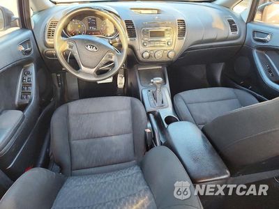 Zdjęcie 8 z 12 samochodu: 2016 KIA FORTE LX VIN:KNAFK4A63G5595774 - miniatura