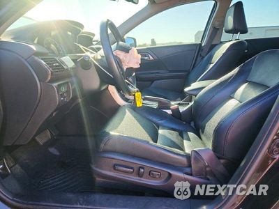 Zdjęcie 7 z 13 samochodu: 2017 HONDA ACCORD TOURING VIN:1HGCR3F96HA033389 - miniatura