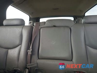 Zdjęcie 10 z 13 samochodu: 2004 GMC YUKON XL DENALI VIN:1GKFK66U64J166691 - miniatura