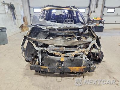Piąte zdjęcie samochodu w środku: 2016 TOYOTA RAV4 XLE VIN:JTMWFREV5GJ062354 - miniatura