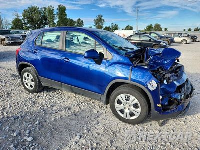 Czwarte zdjęcie samochodu z boku: 2017 CHEVROLET TRAX LS VIN:3GNCJKSB1HL172449 - miniatura