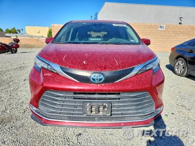 Piąte zdjęcie samochodu w środku: 2021 TOYOTA SIENNA XLE VIN:5TDYRKEC0MS068566 - miniatura