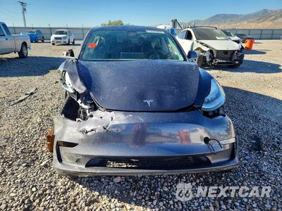 Piąte zdjęcie samochodu w środku: 2019 TESLA MODEL 3 VIN:5YJ3E1EB8KF453673 - miniatura
