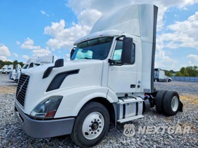 2017 VOLVO VNL SEMI TRUCK 4V4N39TG4HN988087 - główne zdjęcie licytacji z USA - miniatura