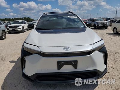 Piąte zdjęcie samochodu w środku: 2024 TOYOTA BZ4X XLE VIN:JTMAAAAA2RA035029 - miniatura