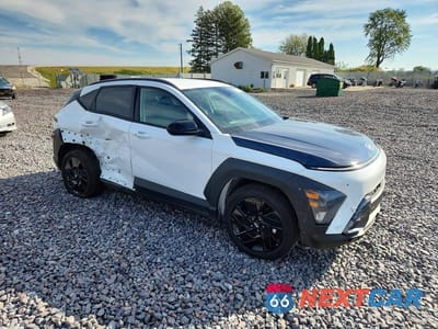 Czwarte zdjęcie samochodu z boku: 2026 HYUNDAI KONA SEL SPORT VIN:KM8HF3ABXTU406251 - miniatura