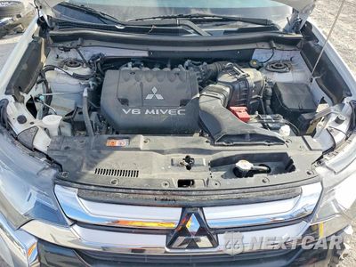 Zdjęcie 12 z 14 samochodu: 2016 MITSUBISHI OUTLANDER GT VIN:JA4JZ4AXXGZ044987 - miniatura