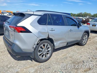 Trzecie zdjęcie samochodu z tyłu: 2020 TOYOTA RAV4 XLE PREMIUM VIN:JTMC1RFV1LJ021004 - miniatura