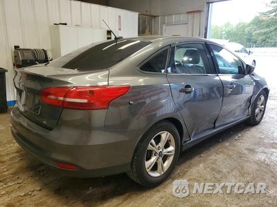 Trzecie zdjęcie samochodu z tyłu: 2018 FORD FOCUS SE VIN:1FADP3F21JL321882 - miniatura