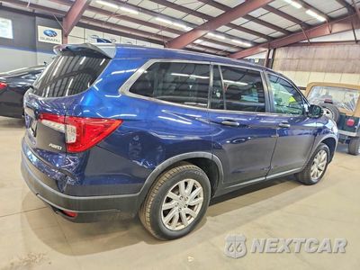 Trzecie zdjęcie samochodu z tyłu: 2019 HONDA PILOT LX VIN:5FNYF6H11KB020845 - miniatura