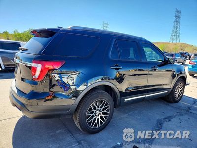 Trzecie zdjęcie samochodu z tyłu: 2018 FORD EXPLORER XLT VIN:1FM5K8D82JGC42372 - miniatura