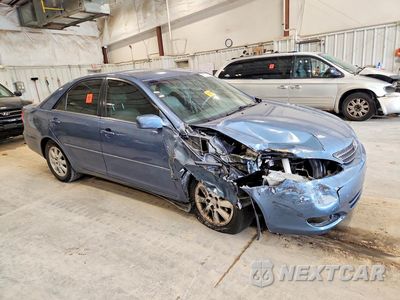 Czwarte zdjęcie samochodu z boku: 2004 TOYOTA CAMRY XLE VIN:4T1BE30K04U920489 - miniatura