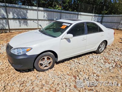2005 TOYOTA CAMRY LE 4T1BE32KX5U607609 - główne zdjęcie licytacji z USA - miniatura
