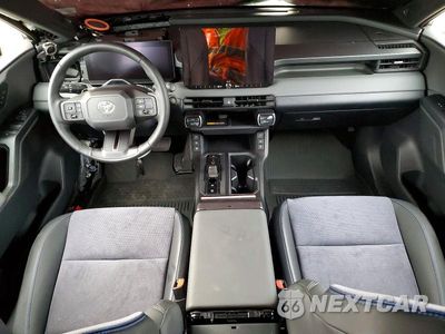 Zdjęcie 8 z 13 samochodu: 2026 TOYOTA RAV4 PLUG-IN HYBRID XSE VIN:JTM7ERAV8TD001974 - miniatura