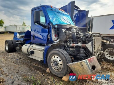 Czwarte zdjęcie samochodu z boku: 2025 FREIGHTLINER CASCADIA 126 SEMI TRUCK VIN:3AKJHLDR7SSVU0130 - miniatura