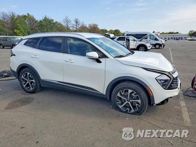 Czwarte zdjęcie samochodu z boku: 2023 KIA SPORTAGE EX VIN:KNDPVCAG8P7103794 - miniatura