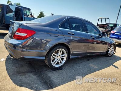 Trzecie zdjęcie samochodu z tyłu: 2013 MERCEDES-BENZ C 300 4MATIC VIN:WDDGF8AB2DR247037 - miniatura