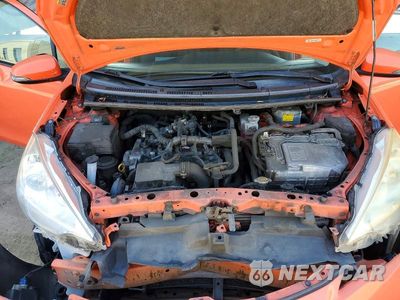 Zdjęcie 11 z 12 samochodu: 2013 TOYOTA PRIUS C TWO VIN:JTDKDTB38D1050313 - miniatura