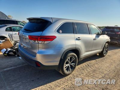 Trzecie zdjęcie samochodu z tyłu: 2019 TOYOTA HIGHLANDER LE VIN:5TDBZRFH3KS964429 - miniatura