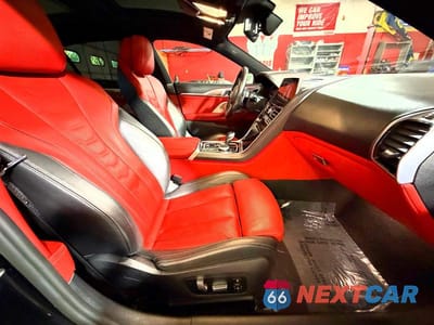 Piąte zdjęcie samochodu w środku: 2020 BMW M850XI VIN:WBAGV8C01LBP48661 - miniatura