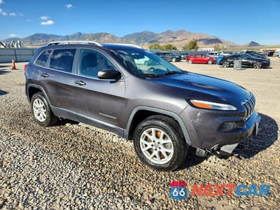 Czwarte zdjęcie samochodu z boku: 2016 JEEP CHEROKEE LATITUDE VIN:1C4PJMCS0GW244223 - miniatura