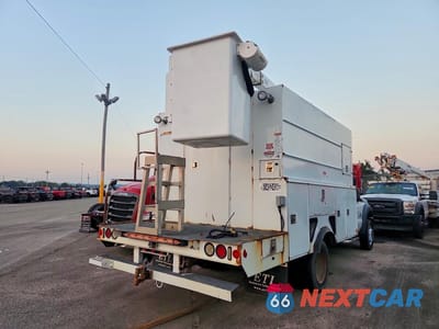 Trzecie zdjęcie samochodu z tyłu: 2013 FORD F550 SUPER DUTY BUCKET TRUCK VIN:1FDUF5GTXDEA62555 - miniatura