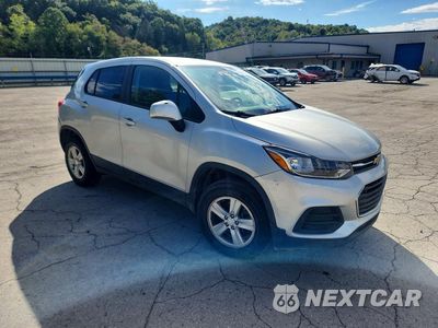 Czwarte zdjęcie samochodu z boku: 2019 CHEVROLET TRAX LS VIN:3GNCJNSB5KL376549 - miniatura
